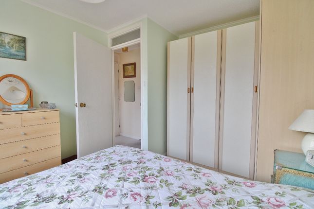 19, Finisterre Close, Fareham photo 3