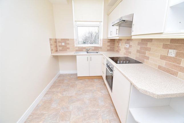 Flat to rent in The Gables, Park Lodge Lane, Wakefield