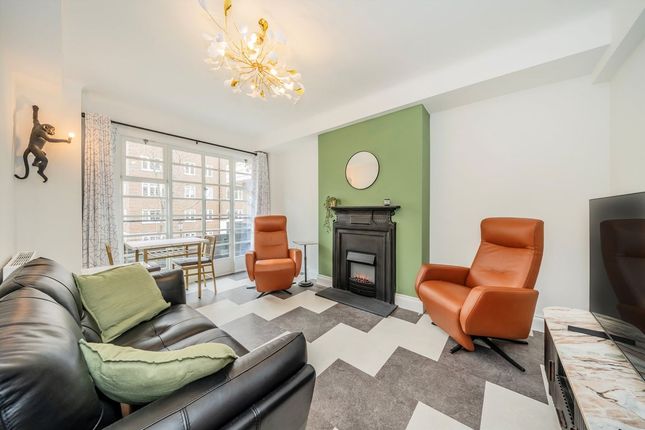 Flat 25, Winchester Court, Vicarage Gate, London photo 2