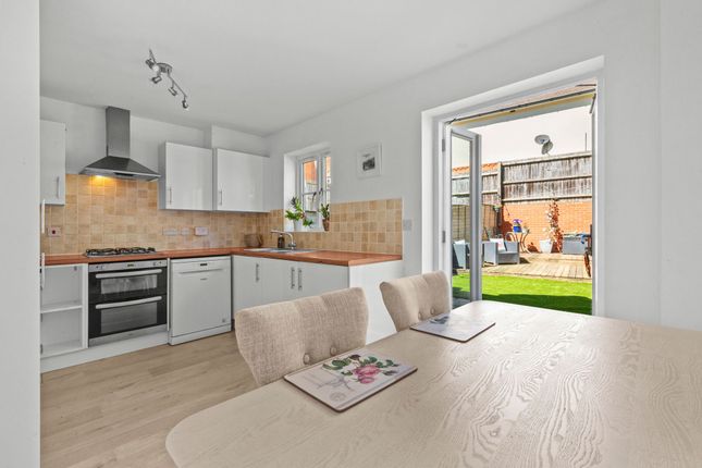 30 Cruickshank Drive, Aylesbury photo 3
