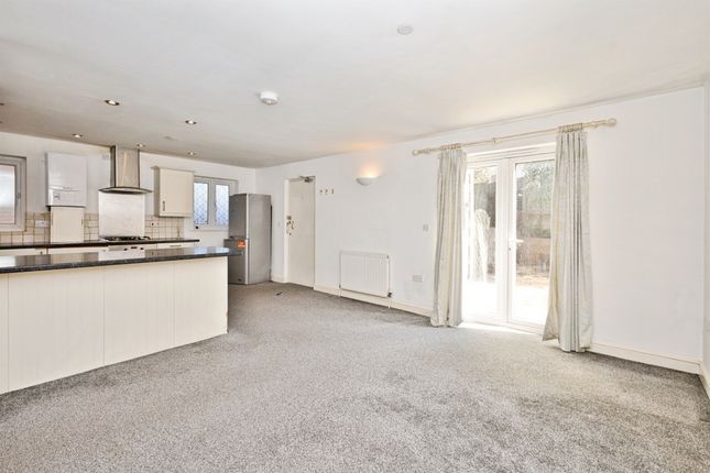 Flat 1, Wisteria Court, Beer Street, YEOVIL photo 3