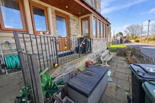 21, Back Heights Road, Bradford photo 2