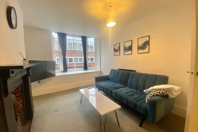 Thumbnail Flat to rent in Henley On Thames, Oxfordshire