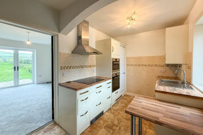 37, Wilshaw Road, Holmfirth photo 5