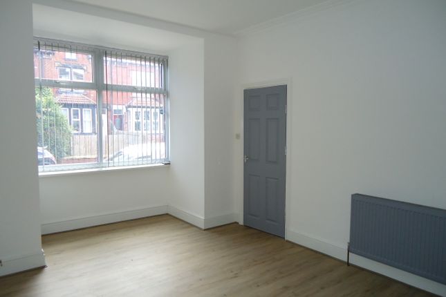 14, Cross Flatts Drive, Leeds photo 3
