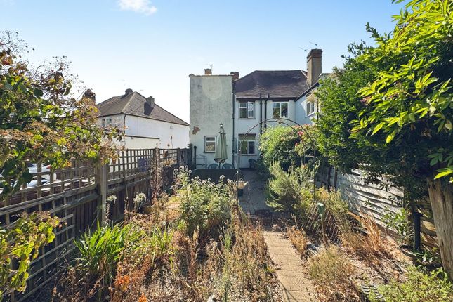 36 Churchill Road, Edgware photo 3