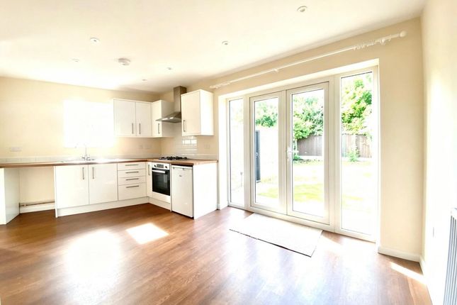 11 Rossall Close, Hornchurch photo 3