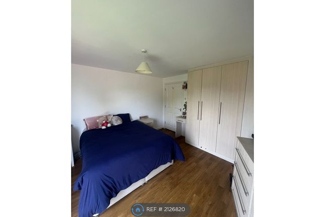 Flat, Dyson Drive Uxbridge, Ub10 0Gj photo 5
