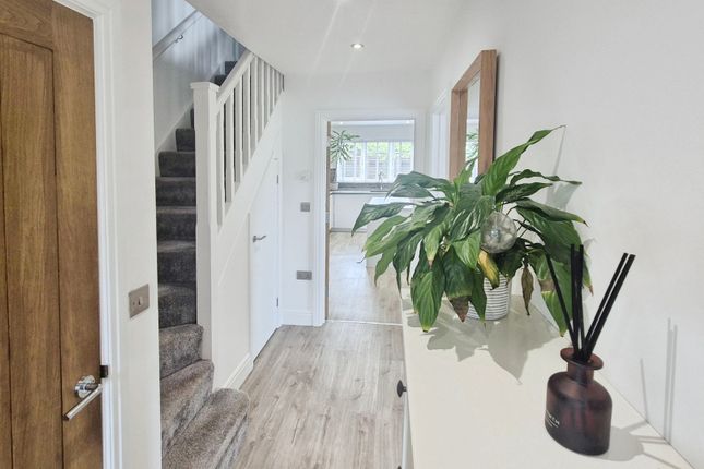 27, Leam Drive, Staffordshire photo 4