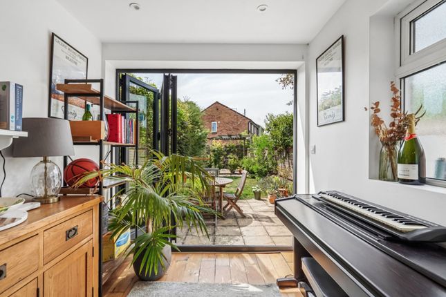 81 Church Lane, Rickmansworth photo 4