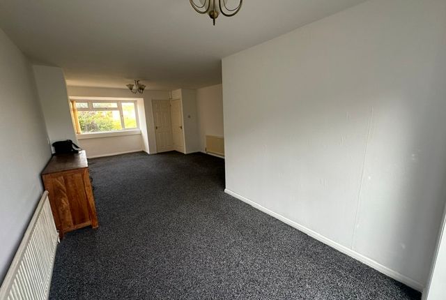 4, Badgers Close, Leicester photo 5
