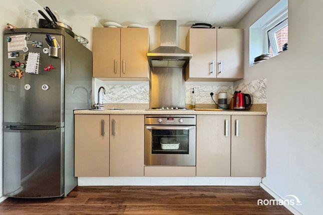 22, Englefield Way, Hampshire photo 3
