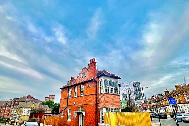 Thumbnail Semi-detached house to rent in Coombe Road, Croydon