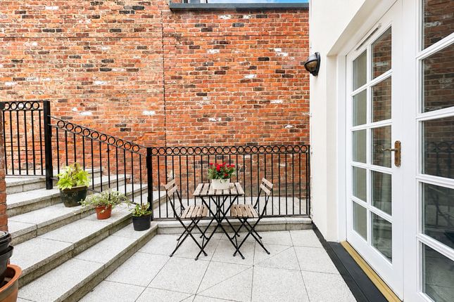 1 Royles Square, Alderley Edge photo 2