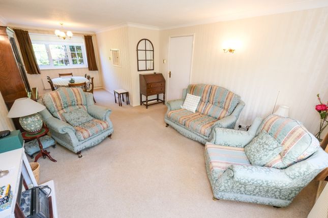 18, Loxwood Close, Orpington photo 4