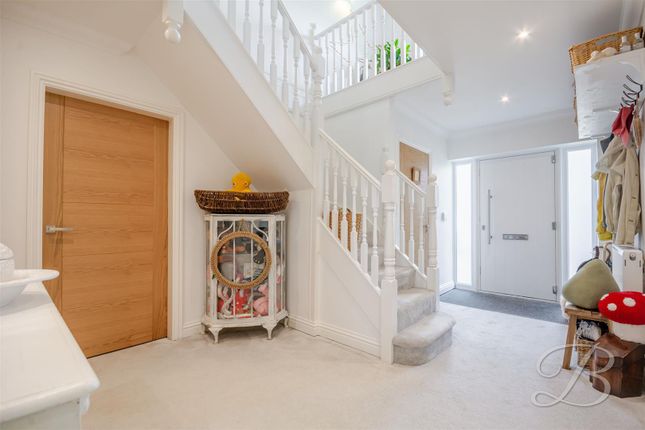 1, Charter Close, Chesterfield photo 4