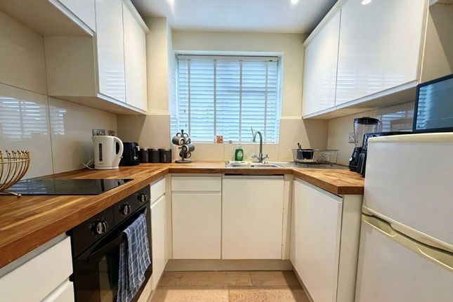 3B, Chiswell Court, Watford photo 2