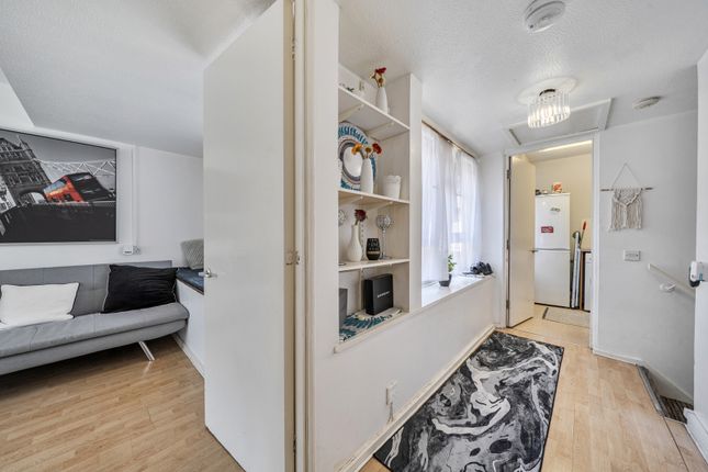10, Setchell Way, London photo 3