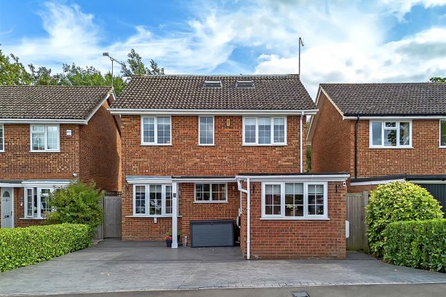 3, Meadow Walk, Standon photo 2