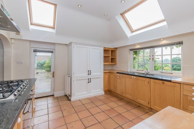 Detached house to rent in Woodstock Road, Oxford