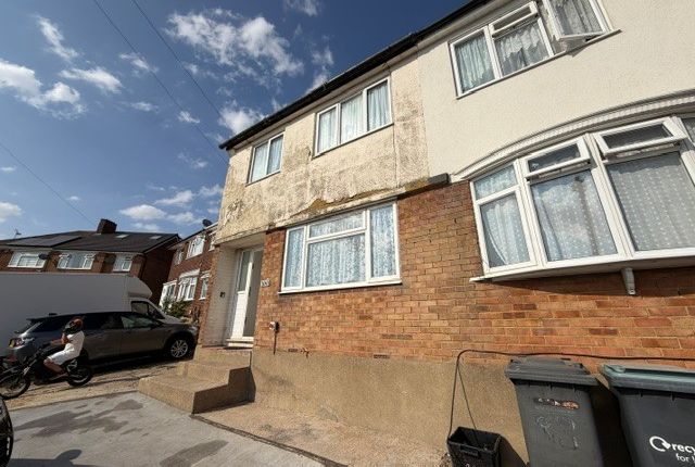 100, Luton photo 5