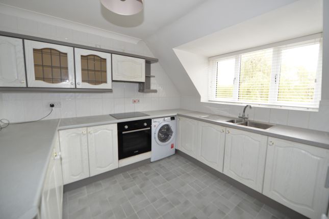 Flat to rent in 35 Bassett Crescent West, Bassett, Southampton