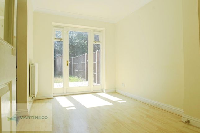 7, Newhall Gardens, Walton-On-Thames photo 3