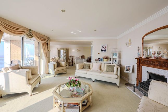 The Leas, Westcliff-On-Sea photo 2