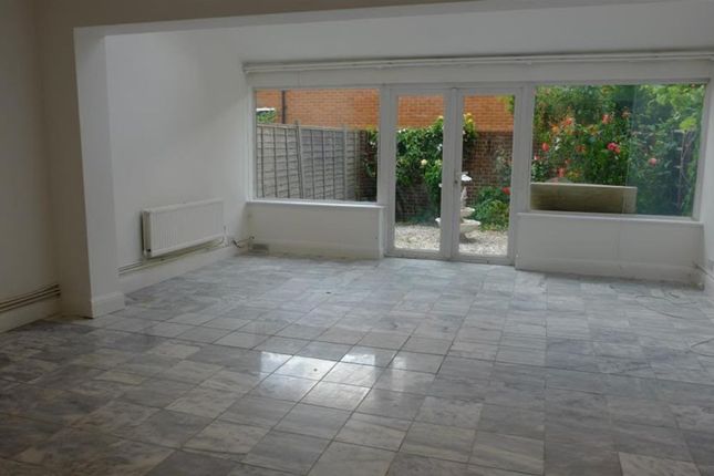 19 Hogan Mews, London photo 2