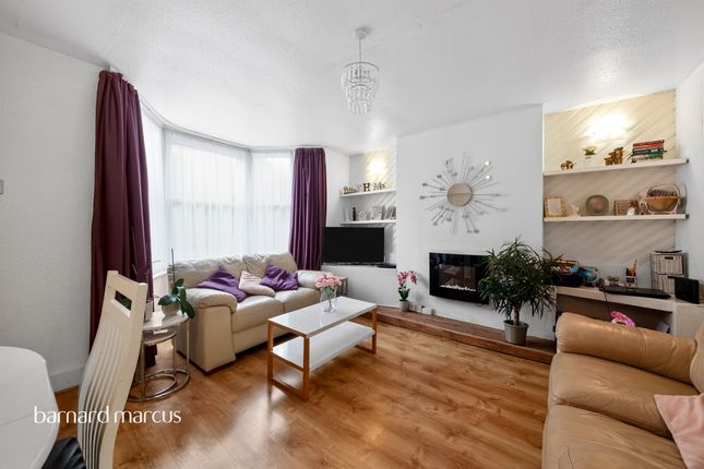 60b, Holly Park Road, London photo 3