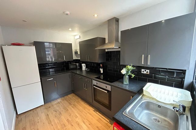 Estcourt Avenue, Leeds photo 3