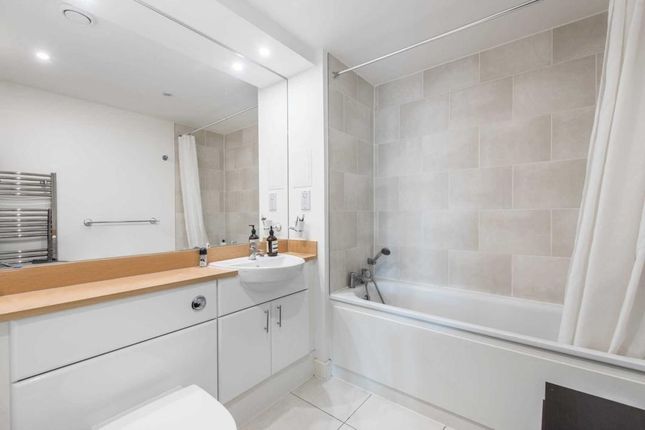 Wonder House, Roseberry Place, London photo 3