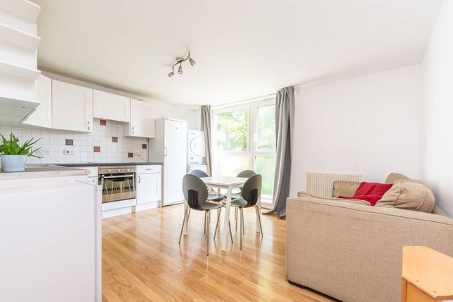 Flat to rent in Maskell Road, Earlsfield, London
