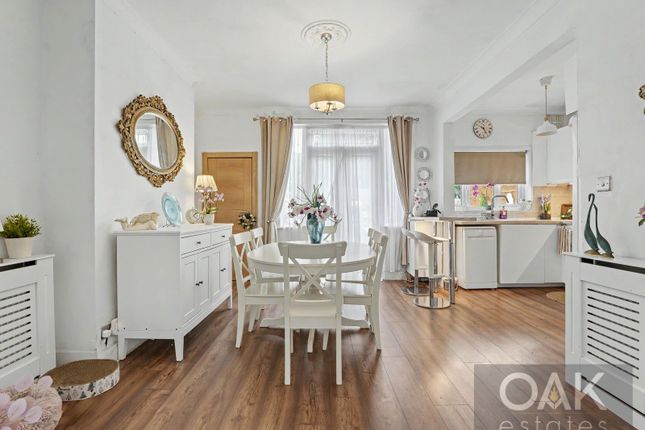 216 Princes Avenue, London photo 4