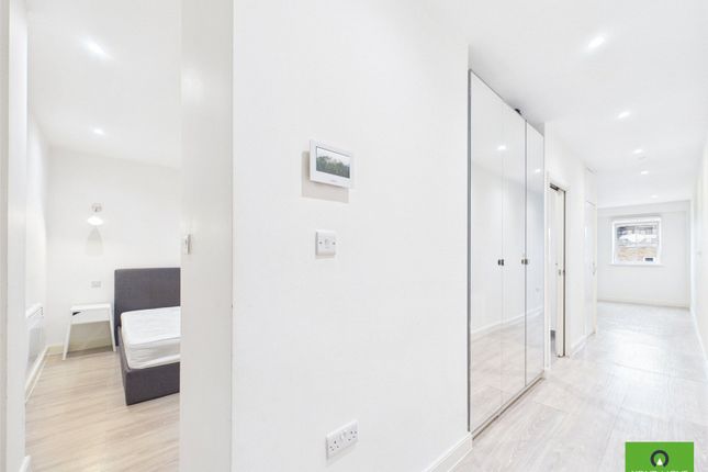 Flat 13, Pelham House, 124, High Street, Hornchurch photo 2