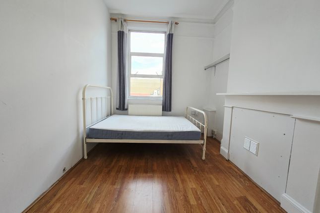 Hornsey Road, Holloway photo 5
