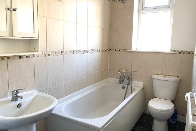 84, Colne photo 5