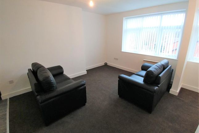 Flat for sale in Minster Court, Liverpool