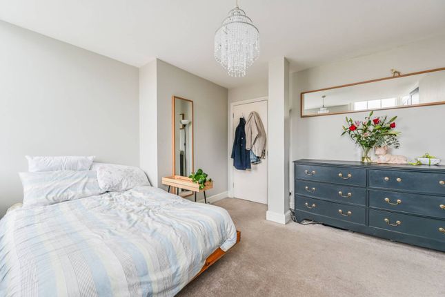 Flat for sale in Voltaire Road, Clapham, London