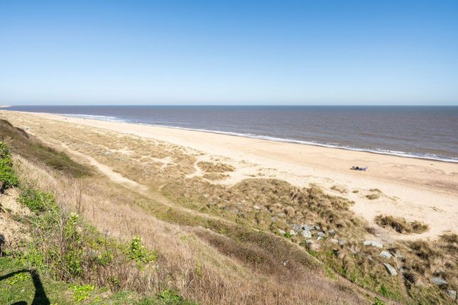 125 Beach Road, Great Yarmouth photo 2