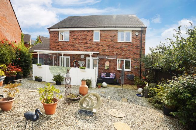 16, Hawthorn Close, Rugby photo 2