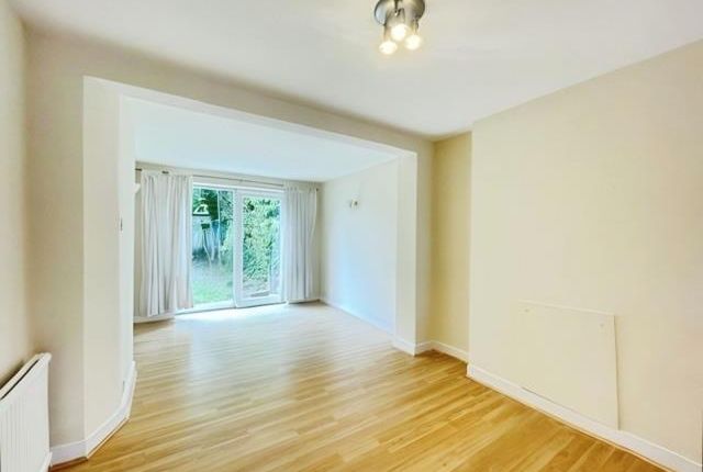 61, Weston Drive, Stanmore photo 3