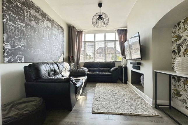 77, Lynton Avenue, Claregate, Wolverhampton photo 3