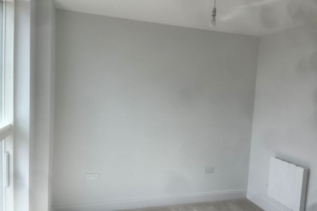 Flat to rent in Aquifer House, Exploration Way, Slough