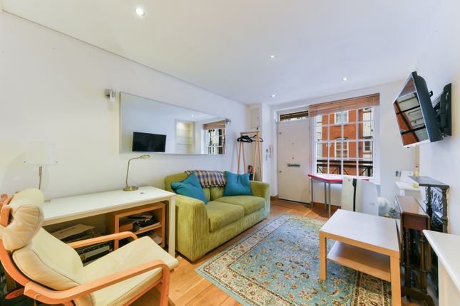 Flat to rent in Beaumont Buildings, Martlett Court