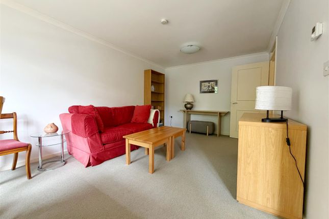 Room 1, Flat 5, William Court, Buckingham Close, London photo 5