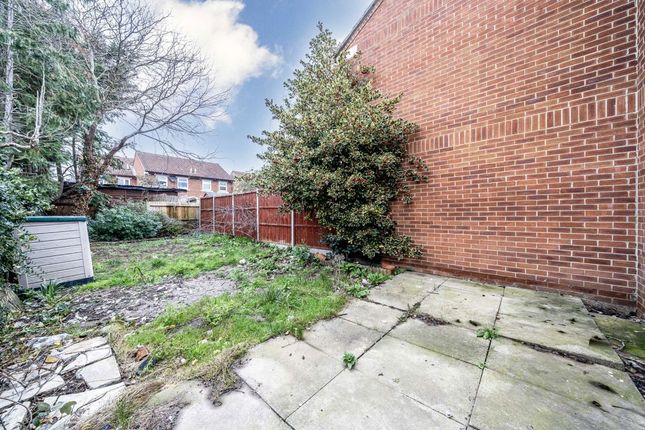 36, Tawny Close, Feltham photo 4