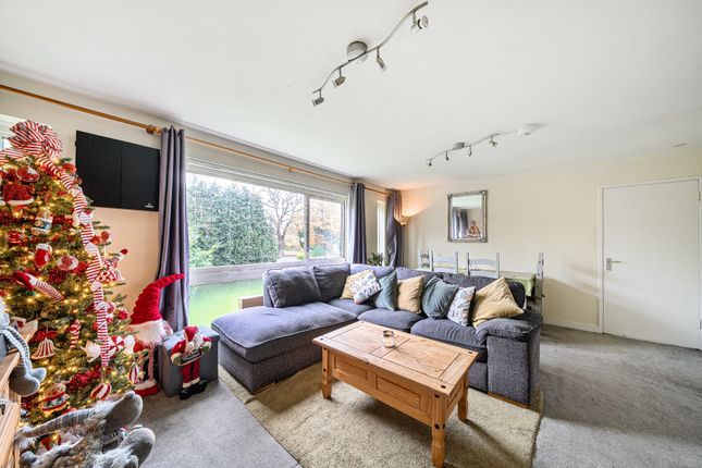 19, Brantwood Gardens, Surrey photo 2