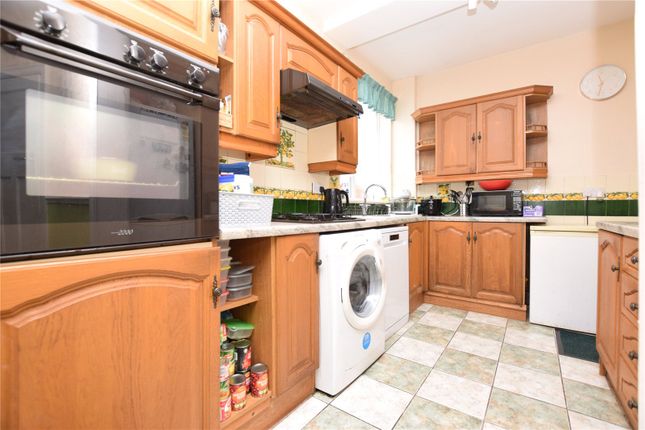28, Willow Crescent, West Yorkshire photo 4