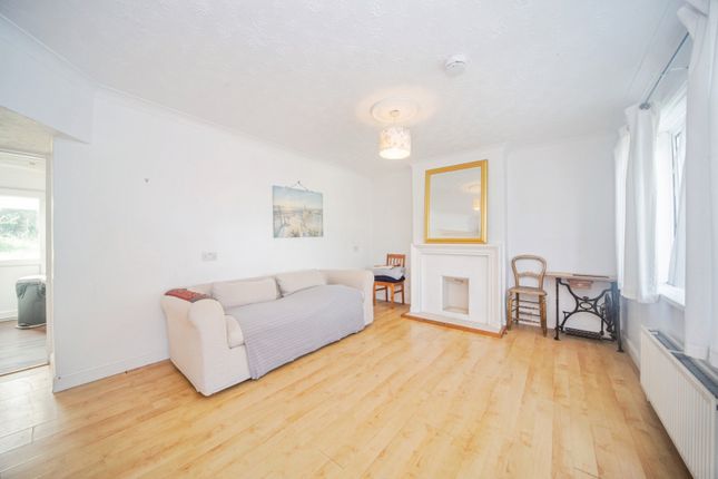 45, Woodcote Road, Hampshire photo 3